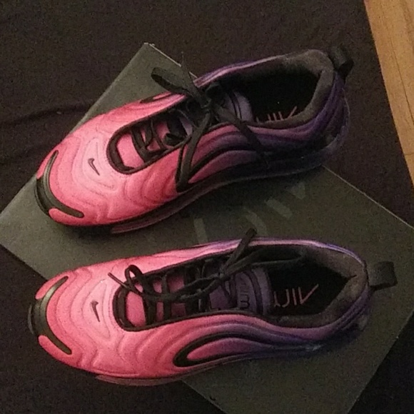W air max 720 - Picture 3 of 3